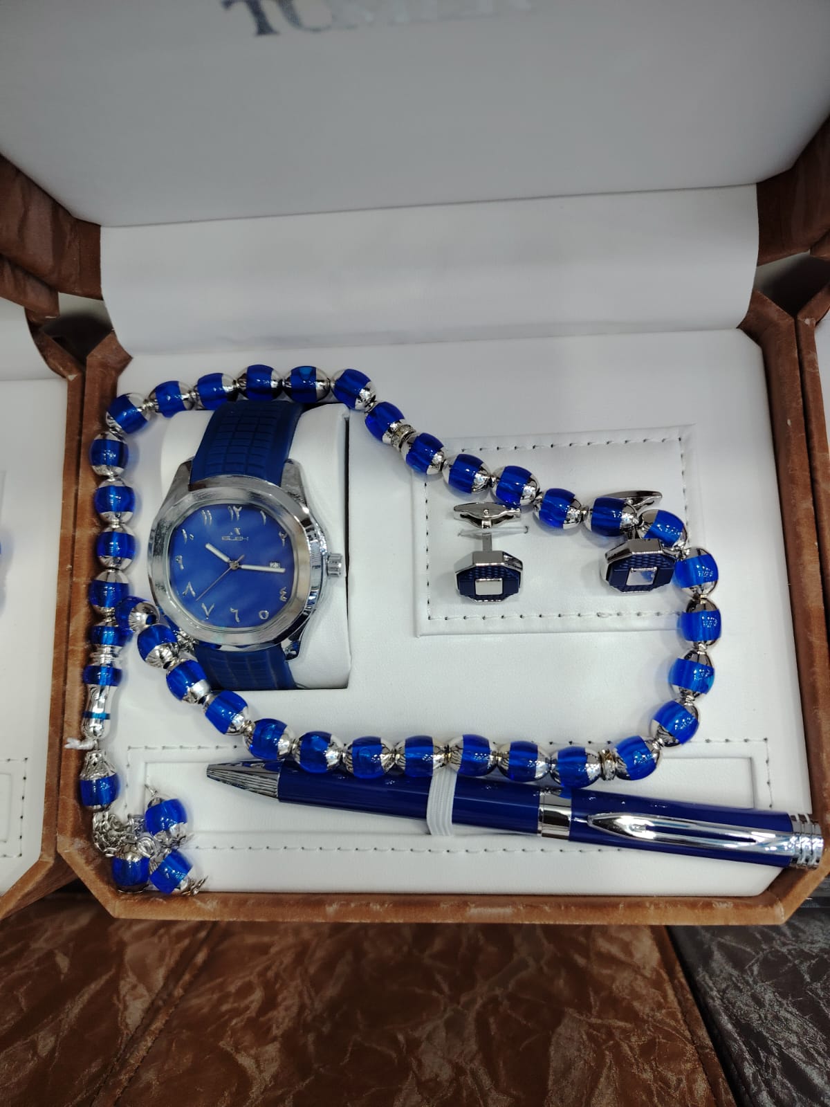 Elegant Men’s Gift Set with Arabic Dial – طقم هدايا رجالي أنيق مع ساعة بالأرقام العربية