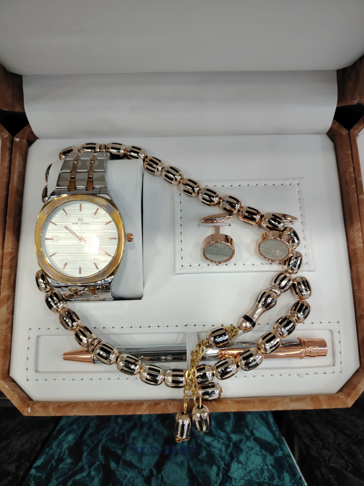 Elegant Men’s Gift Set with Arabic Dial – طقم هدايا رجالي أنيق مع ساعة بالأرقام العربية